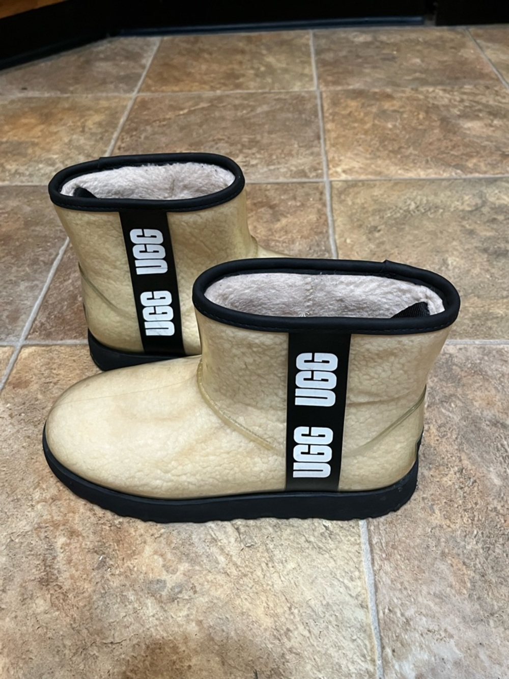 Ugg Classic Clear Mini Size 8 USA Water Repellent Cream Color Women’s - Picture 6 of 13